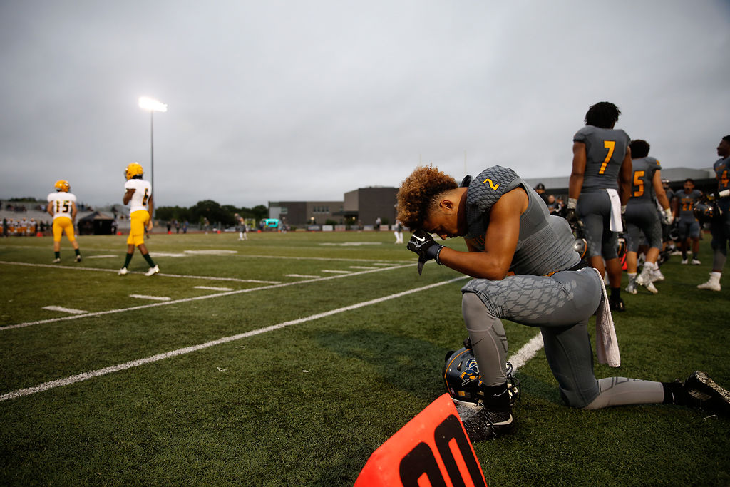Battle High School defensive back Jaylon Williamson kneels in prayer
